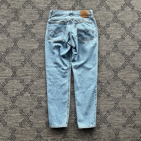 Levis Pants Women's 26 Light Wash Premium Denim Jeans Button Fly Wedgie Fit - Picture 2 of 7